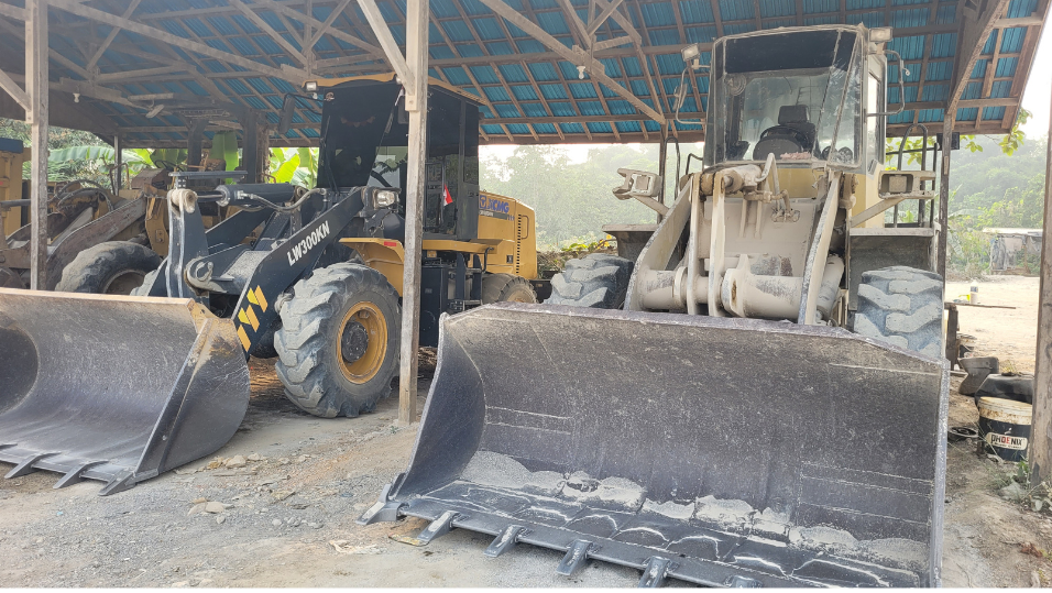 Wheel loader di area tambang